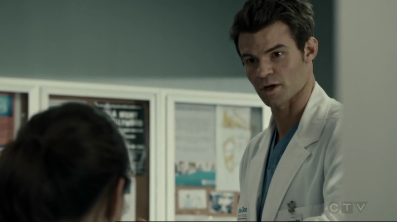 VampireDiariesWorld-dot-org_SavingHope2x15-0921.jpg