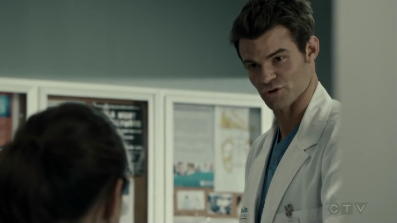 VampireDiariesWorld-dot-org_SavingHope2x15-0922.jpg