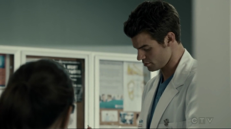 VampireDiariesWorld-dot-org_SavingHope2x15-0924.jpg
