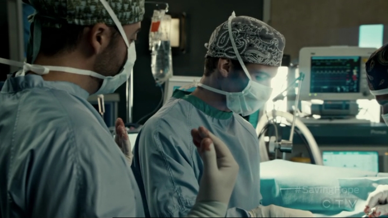 VampireDiariesWorld-dot-org_SavingHope2x15-1018.jpg