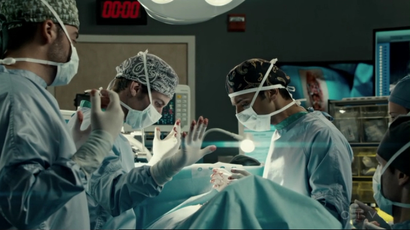 VampireDiariesWorld-dot-org_SavingHope2x15-1068.jpg