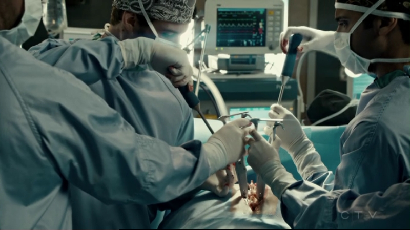 VampireDiariesWorld-dot-org_SavingHope2x15-1088.jpg