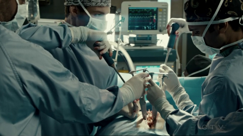 VampireDiariesWorld-dot-org_SavingHope2x15-1089.jpg