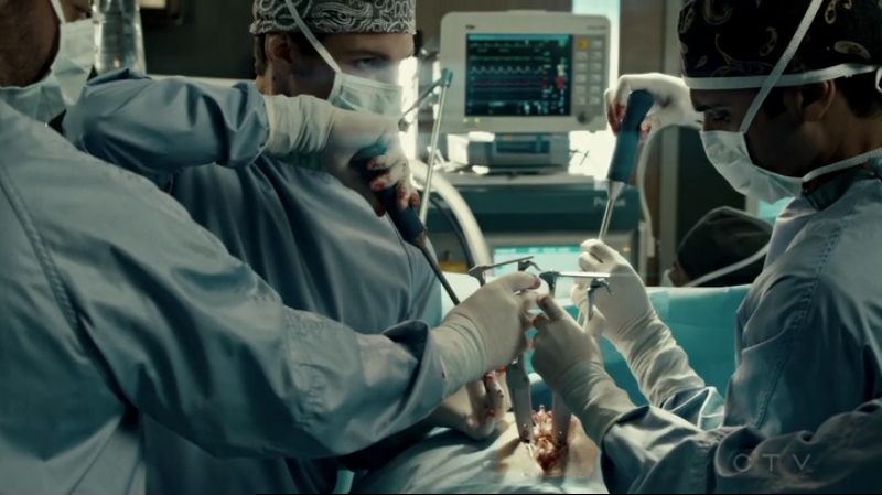 VampireDiariesWorld-dot-org_SavingHope2x15-1090.jpg