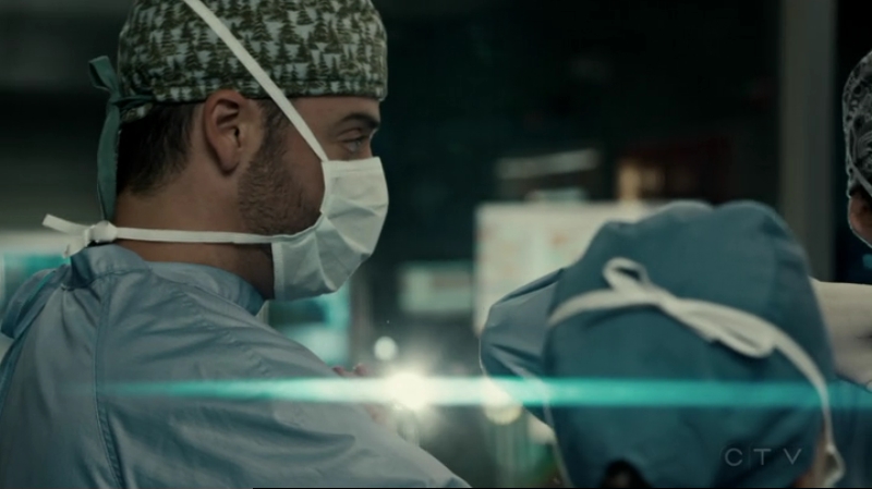 VampireDiariesWorld-dot-org_SavingHope2x15-1100.jpg