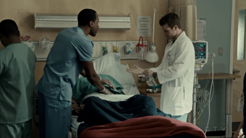 VampireDiariesWorld-dot-org_SavingHope2x15-1275.jpg