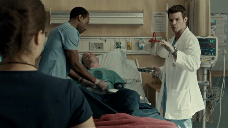 VampireDiariesWorld-dot-org_SavingHope2x15-1279.jpg
