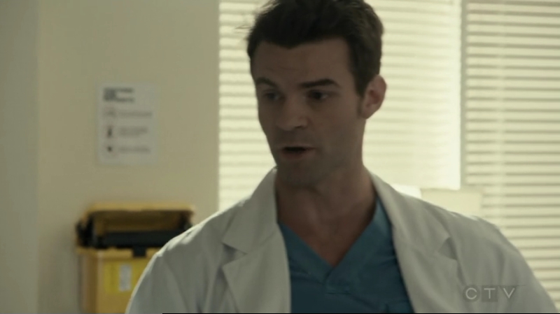 VampireDiariesWorld-dot-org_SavingHope2x15-1295.jpg
