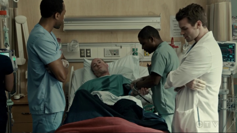 VampireDiariesWorld-dot-org_SavingHope2x15-1309.jpg