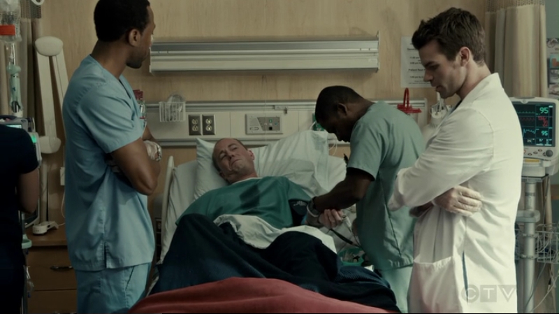 VampireDiariesWorld-dot-org_SavingHope2x15-1310.jpg
