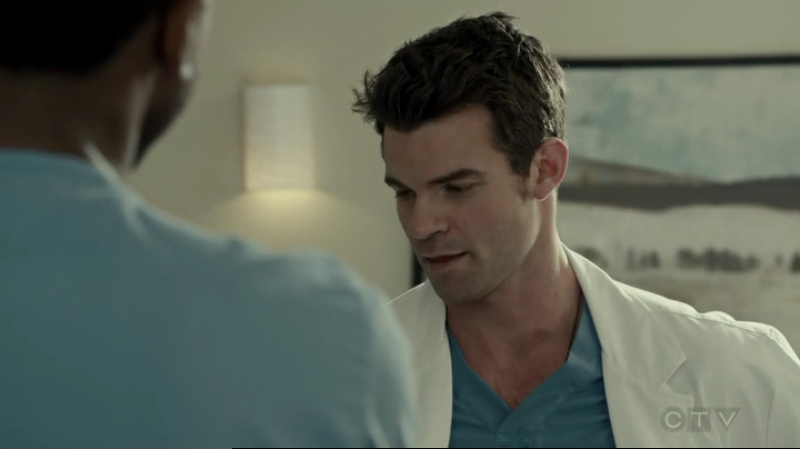 VampireDiariesWorld-dot-org_SavingHope2x15-1317.jpg
