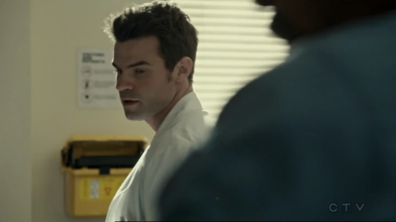 VampireDiariesWorld-dot-org_SavingHope2x15-1324.jpg