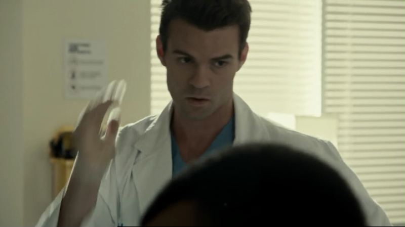 VampireDiariesWorld-dot-org_SavingHope2x15-1330.jpg