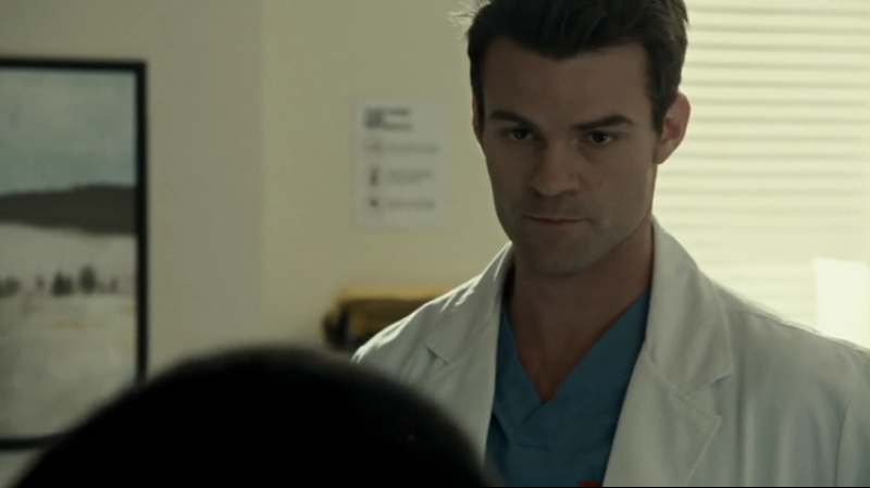 VampireDiariesWorld-dot-org_SavingHope2x15-1332.jpg