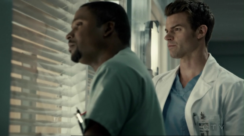VampireDiariesWorld-dot-org_SavingHope2x15-1355.jpg