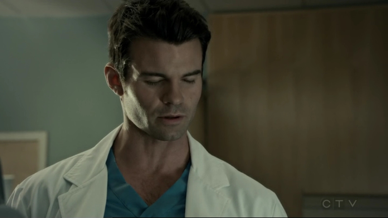 VampireDiariesWorld-dot-org_SavingHope2x15-1870.jpg