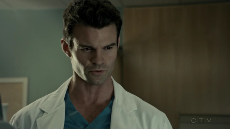 VampireDiariesWorld-dot-org_SavingHope2x15-1878.jpg