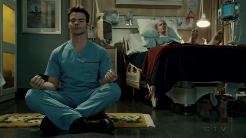 VampireDiariesWorld-dot-org_SavingHope2x15-2277.jpg