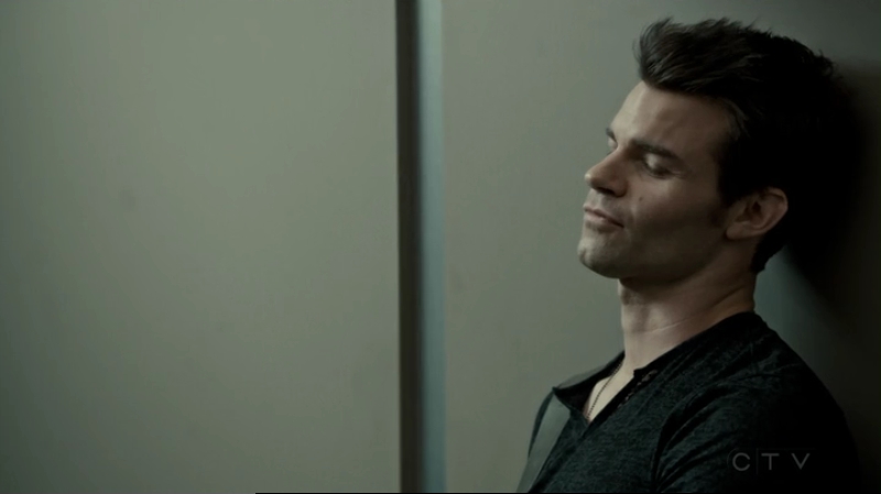VampireDiariesWorld-dot-org_SavingHope2x15-2425.jpg