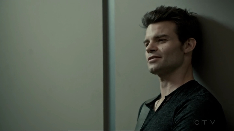 VampireDiariesWorld-dot-org_SavingHope2x15-2428.jpg