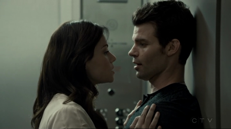 VampireDiariesWorld-dot-org_SavingHope2x15-2465.jpg