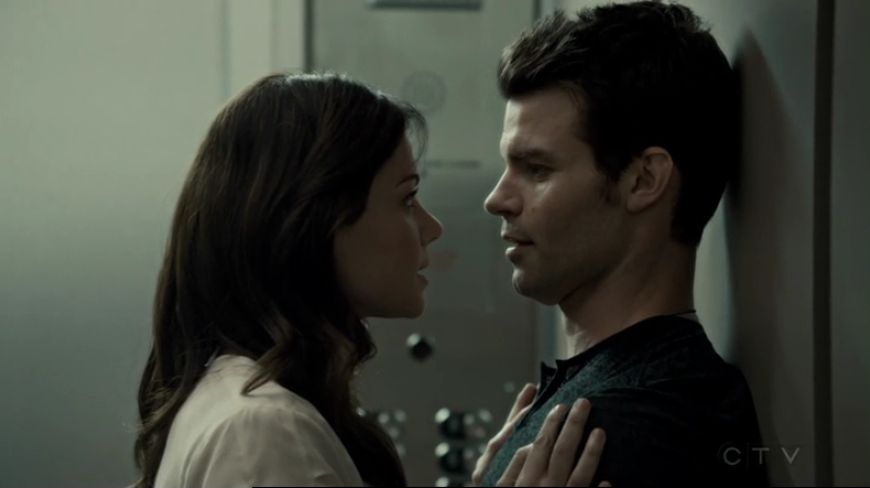 VampireDiariesWorld-dot-org_SavingHope2x15-2467.jpg