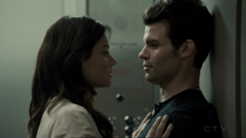 VampireDiariesWorld-dot-org_SavingHope2x15-2471.jpg