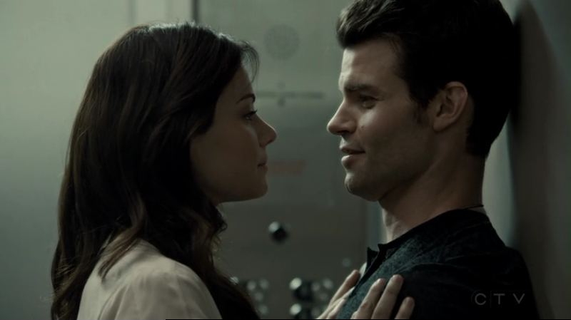 VampireDiariesWorld-dot-org_SavingHope2x15-2476.jpg