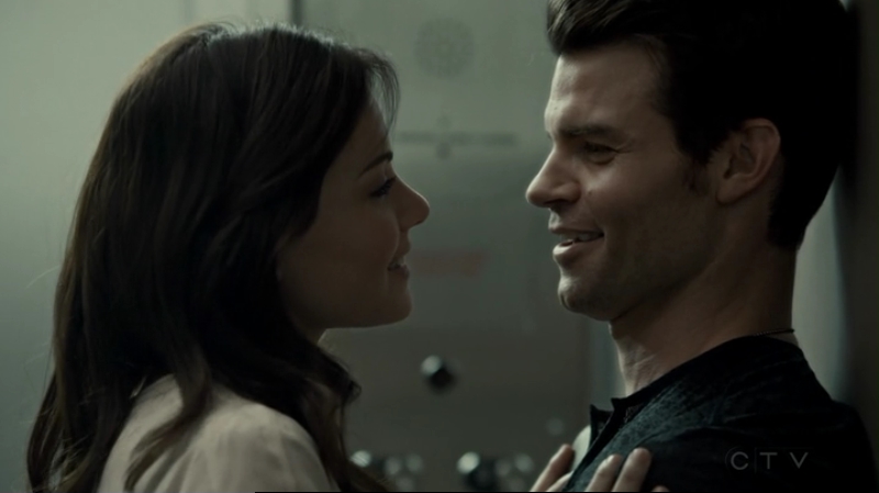 VampireDiariesWorld-dot-org_SavingHope2x15-2482.jpg