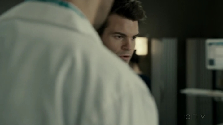 VampireDiariesWorld-dot-org_SavingHope2x16-0536.jpg