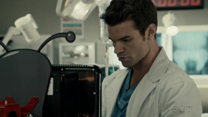 VampireDiariesWorld-dot-org_SavingHope2x16-0601.jpg