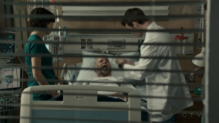 VampireDiariesWorld-dot-org_SavingHope2x16-1320.jpg
