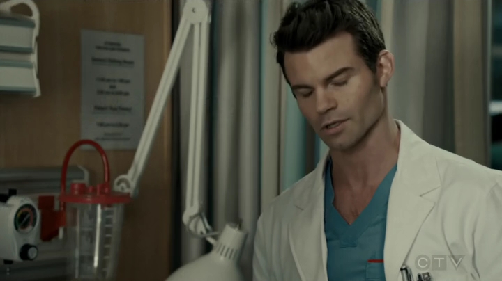 VampireDiariesWorld-dot-org_SavingHope2x16-1342.jpg