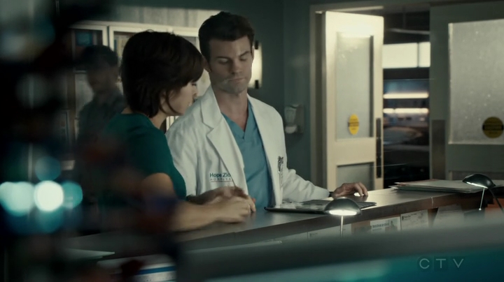 VampireDiariesWorld-dot-org_SavingHope2x16-1750.jpg