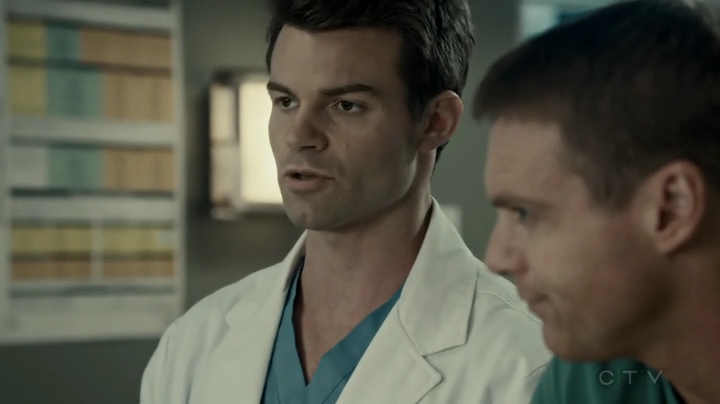 VampireDiariesWorld-dot-org_SavingHope2x17-1588.jpg