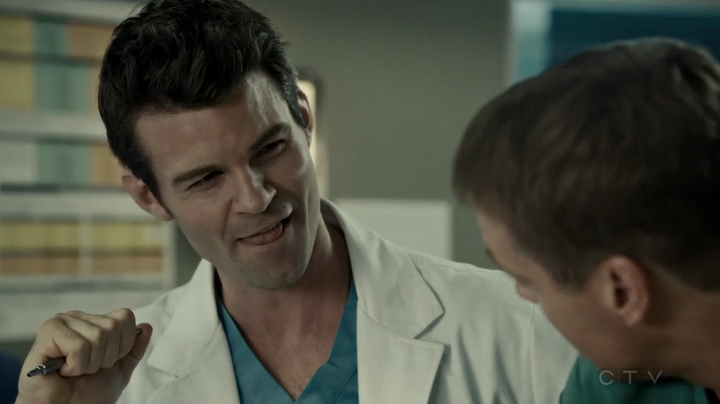 VampireDiariesWorld-dot-org_SavingHope2x17-1601.jpg