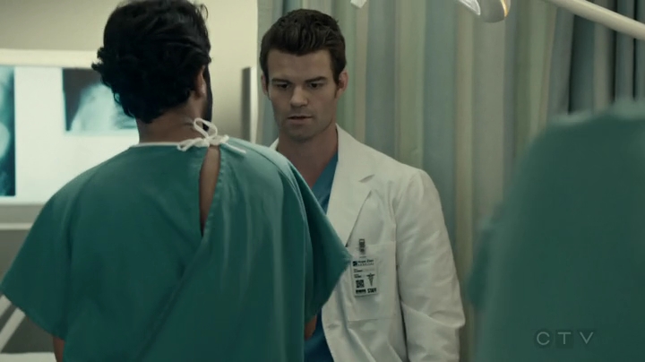 VampireDiariesWorld-dot-org_SavingHope2x17-1973.jpg