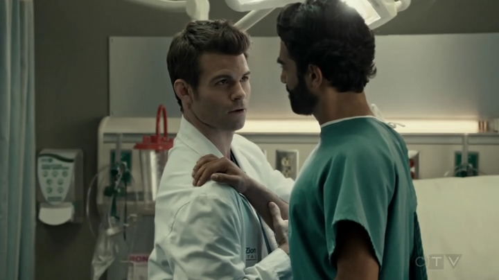 VampireDiariesWorld-dot-org_SavingHope2x17-1992.jpg