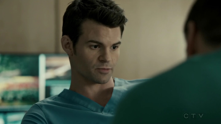 VampireDiariesWorld-dot-org_SavingHope2x17-2476.jpg