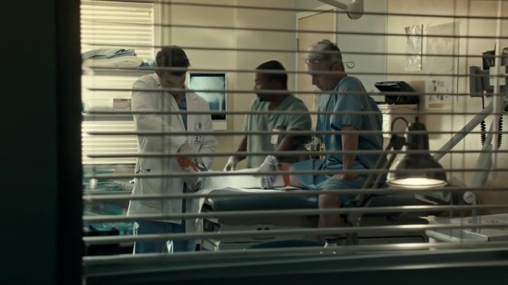VampireDiariesWorld-dot-org_SavingHope2x18-0061.jpg