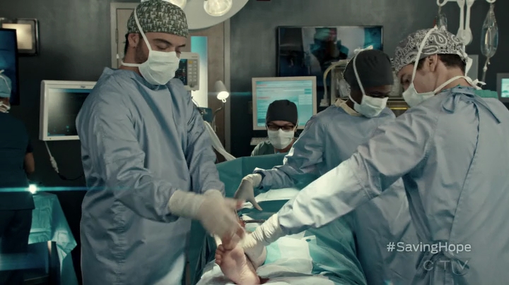 VampireDiariesWorld-dot-org_SavingHope2x18-0817.jpg