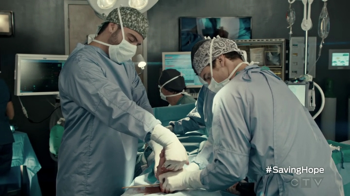 VampireDiariesWorld-dot-org_SavingHope2x18-0826.jpg