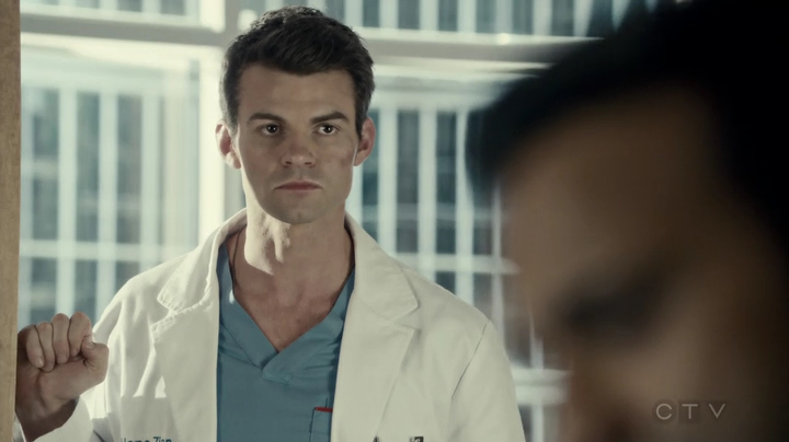 VampireDiariesWorld-dot-org_SavingHope2x18-1596.jpg