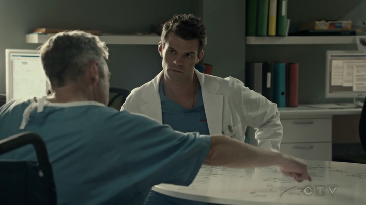 VampireDiariesWorld-dot-org_SavingHope2x18-1801.jpg