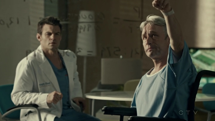 VampireDiariesWorld-dot-org_SavingHope2x18-1838.jpg
