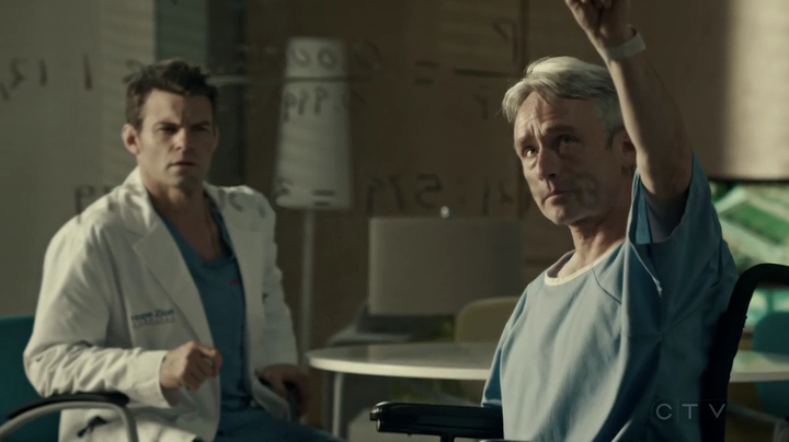 VampireDiariesWorld-dot-org_SavingHope2x18-1840.jpg