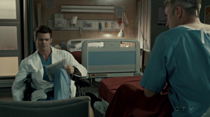 VampireDiariesWorld-dot-org_SavingHope2x18-1995.jpg