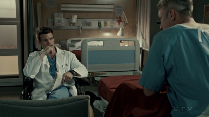 VampireDiariesWorld-dot-org_SavingHope2x18-1997.jpg