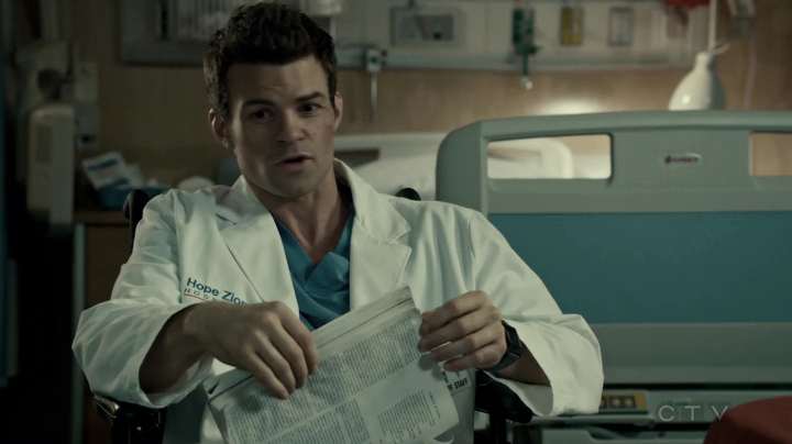 VampireDiariesWorld-dot-org_SavingHope2x18-2008.jpg