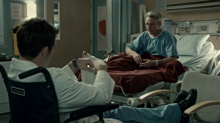 VampireDiariesWorld-dot-org_SavingHope2x18-2022.jpg